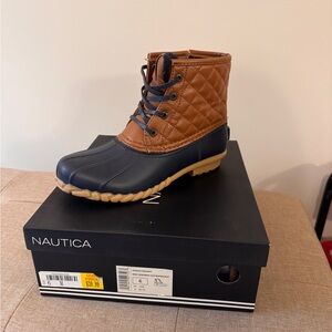 Nautica Tan and Navy Quilted Boots